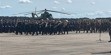 Klasy wojskowe na uroczystości w Bazie Lotniczej
